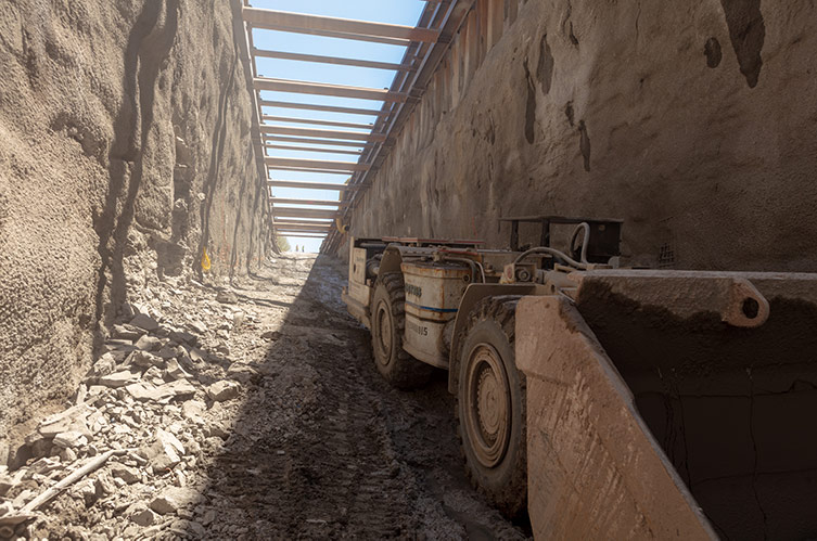 frontier-kemper performing underground coal mine slope construction